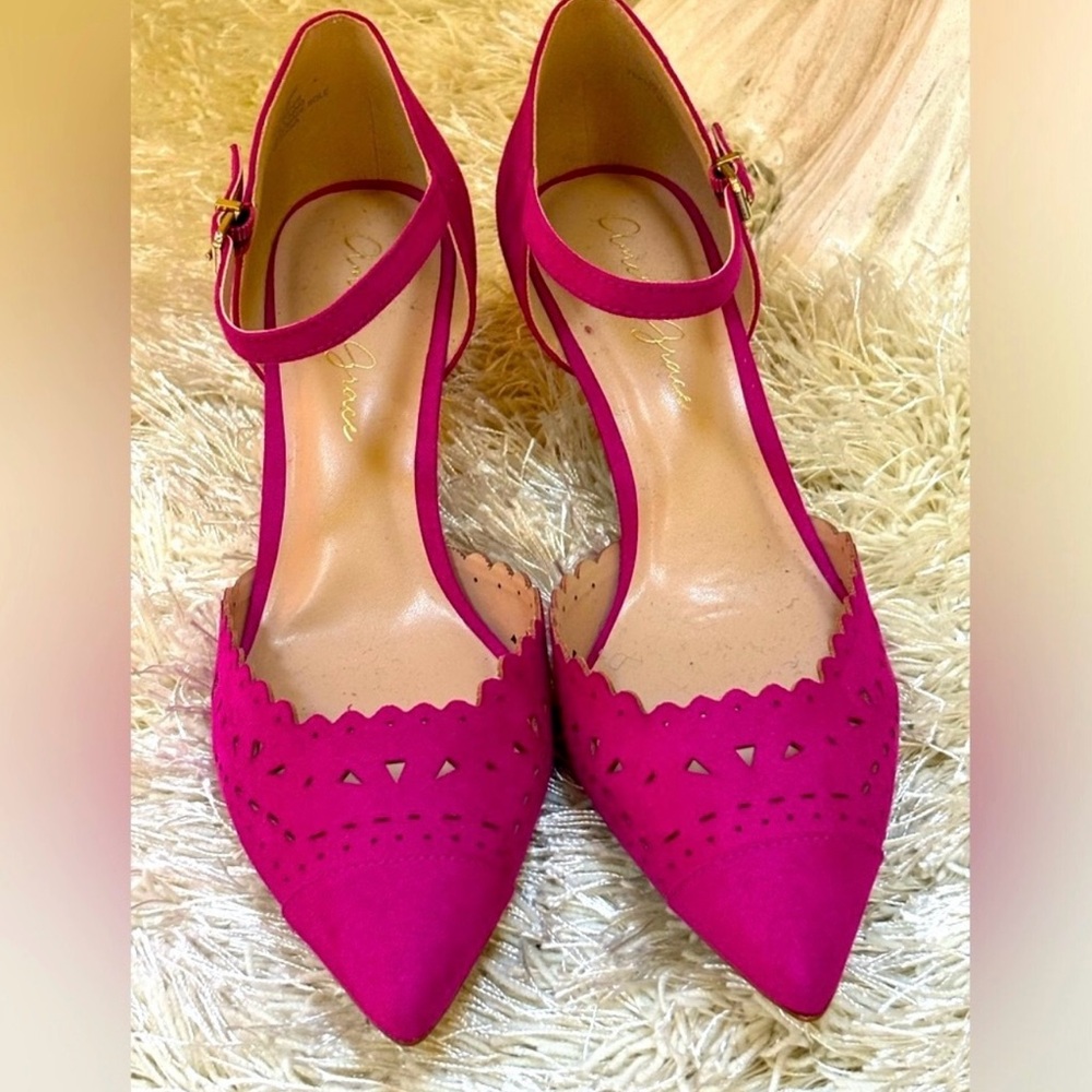 NWOT…Amelia Grace Beautiful Hot Pink Ankle Strap Heels